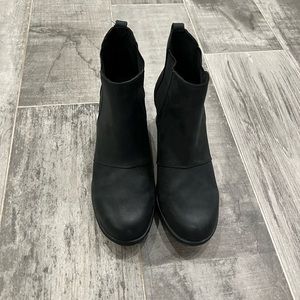 SOREL black wedge boot (size 10)